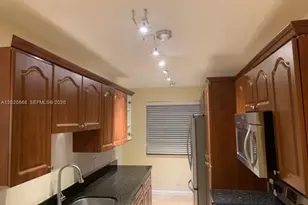 1100 NE 1st Ct, Hallandale Beach, FL 33009 - Photo 15