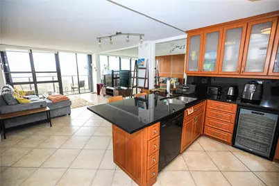 600 NE 36th St #710, Miami, FL 33137 - Photo 5