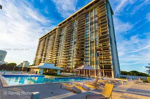 600 NE 36th St, Miami, FL 33137 - Photo 9