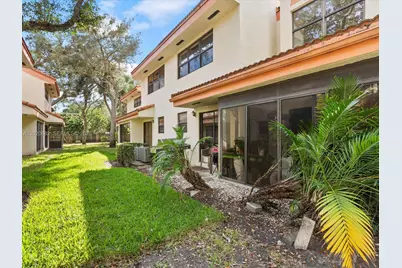 3400 Emerald Oaks Dr #801, Hollywood, FL 33021 - Photo 9