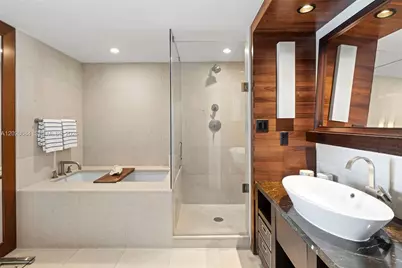 6801 Collins Ave #417, Miami Beach, FL 33141 - Photo 17
