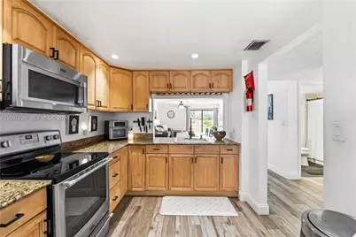 430 Commodore Dr #213, Plantation, FL 33325 - Photo 11