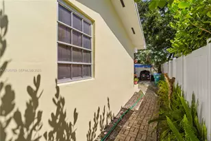 2275 SW 15th St, Miami, FL 33145 - Photo 11