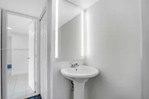 16558 NE 26th Ave, North Miami Beach, FL 33160 - Photo 21
