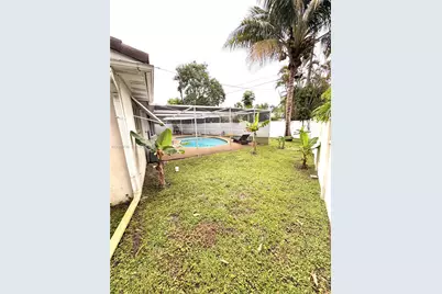 661 SW 67th Ave, Pembroke Pines, FL 33023 - Photo 5