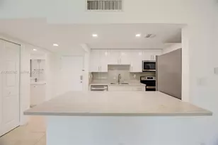 200 Lakeview Dr, Weston, FL 33326 - Photo 7