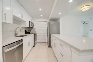 200 Lakeview Dr, Weston, FL 33326 - Photo 3