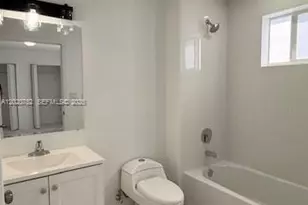 811 E 52nd St, Hialeah, FL 33013 - Photo 25