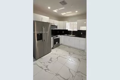 811 E 52nd St #101, Hialeah, FL 33013 - Photo 17