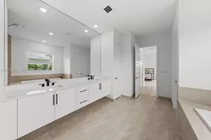 2031 Meadows Dr, Davie, FL 33324 - Photo 23