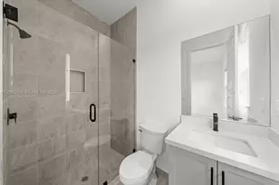 2031 Meadows Dr, Davie, FL 33324 - Photo 29