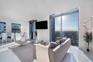 88 SW 7th St, Miami, FL 33130 - Photo 9