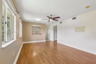 6235 SW 47th Mnr #201, Davie, FL 33314 - Photo 5