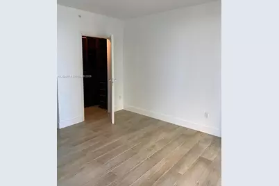 1300 Brickell Bay Dr #1805, Miami, FL 33131 - Photo 5