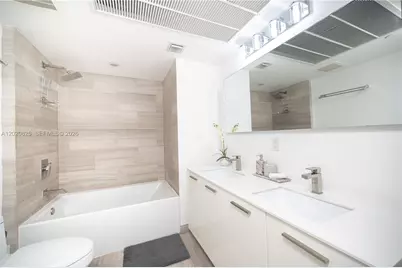 1300 Brickell Bay Dr #1601, Miami, FL 33131 - Photo 15