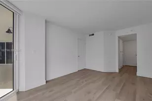 555 NE 34th St, Miami, FL 33137 - Photo 21