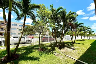 1460 NE 169th St, North Miami Beach, FL 33162 - Photo 21