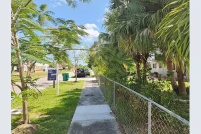 496 SW 9th Ave, Florida City, FL 33034 - Photo 5