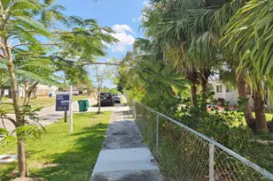 496 SW 9th Ave, Florida City, FL 33034 - Photo 5