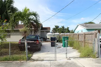 496 SW 9th Ave, Florida City, FL 33034 - Photo 15