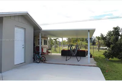 496 SW 9th Ave, Florida City, FL 33034 - Photo 7