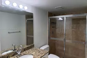 41 SE 5th St, Miami, FL 33131 - Photo 23