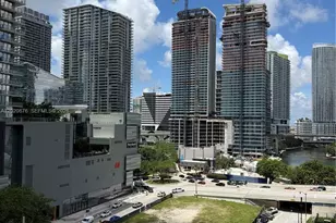 41 SE 5th St, Miami, FL 33131 - Photo 15