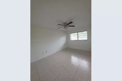 18310 Mediterranean Blvd #8-24, Hialeah, FL 33015 - Photo 9