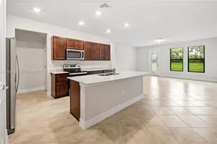 4488 E Appleton Cir E, Oakland Park, FL 33309 - Photo 1