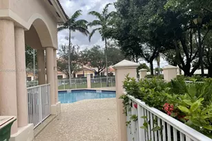 8835 S Isles Cir, Tamarac, FL 33321 - Photo 5