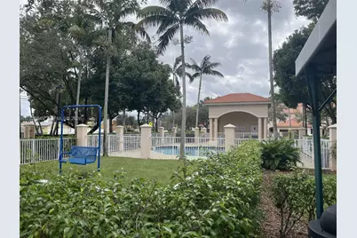 8835 S Isles Cir #8835, Tamarac, FL 33321 - Photo 9
