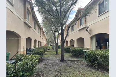 8835 S Isles Cir #8835, Tamarac, FL 33321 - Photo 7