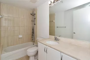 1750 N Bayshore Dr, Miami, FL 33132 - Photo 23