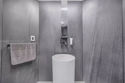 6365 Collins Ave #2301, Miami Beach, FL 33141 - Photo 31