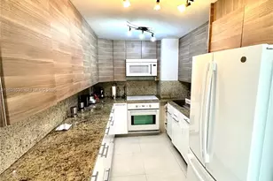 100 Bayview Dr, Sunny Isles Beach, FL 33160 - Photo 3