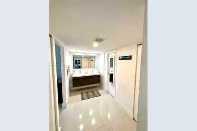 100 Bayview Dr #1729, Sunny Isles Beach, FL 33160 - Photo 5