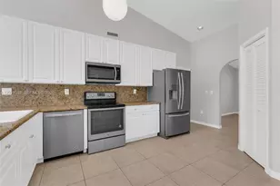 10635 NW 54th St, Doral, FL 33178 - Photo 3