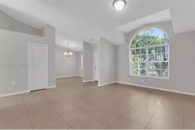 10635 NW 54th St, Doral, FL 33178 - Photo 11