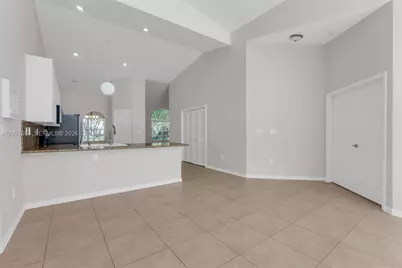 10635 NW 54th St, Doral, FL 33178 - Photo 7