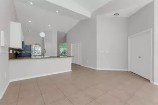 10635 NW 54th St, Doral, FL 33178 - Photo 7
