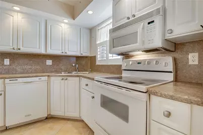 18081 SE Country Club Dr #13-121, Jupiter, FL 33469 - Photo 3