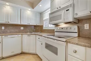 18081 SE Country Club Dr, Jupiter, FL 33469 - Photo 3