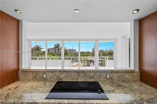 400 South Pointe Dr, Miami Beach, FL 33139 - Photo 13