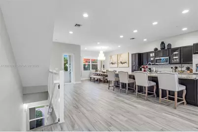 12427 NW 18th Ct, Pembroke Pines, FL 33028 - Photo 13