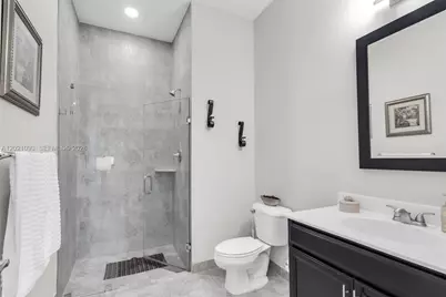 12427 NW 18th Ct, Pembroke Pines, FL 33028 - Photo 11