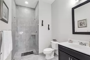 12427 NW 18th Ct, Pembroke Pines, FL 33028 - Photo 11