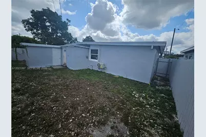 528 NW 10th St, Florida City, FL 33034 - Photo 11