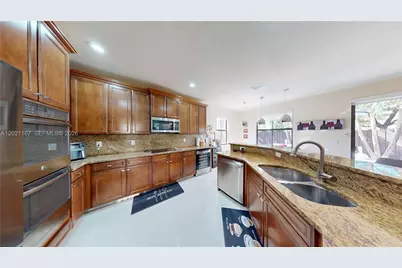 8610 NW 101st Pl, Doral, FL 33178 - Photo 11