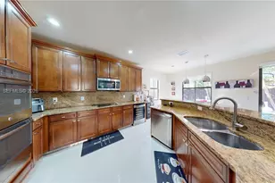 8610 NW 101st Pl, Doral, FL 33178 - Photo 11