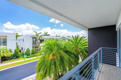 10267 NW 75th Ter, Doral, FL 33178 - Photo 9